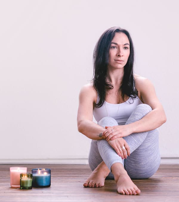 Femme apaisée à la maison